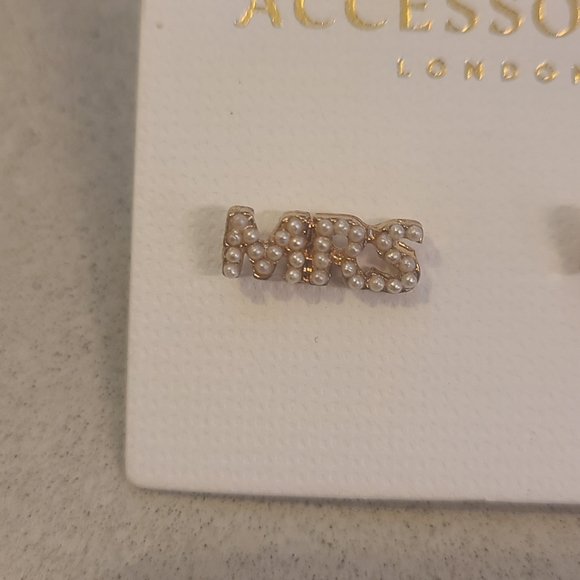 MRS Gold and Pearl Earrings - Picture 4 of 5